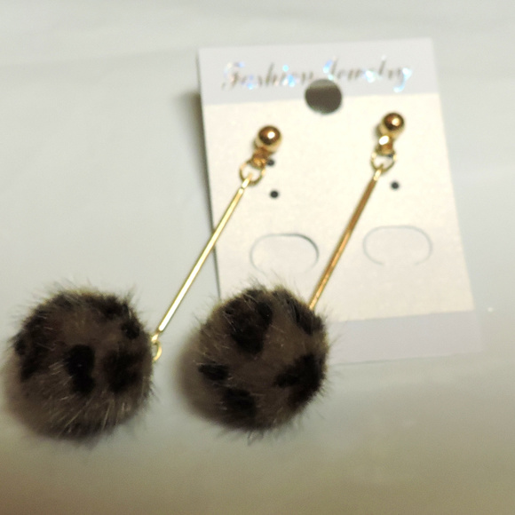 Puff Ball at the end of a Bar ... Dangle Earrings - Picture 2 of 7